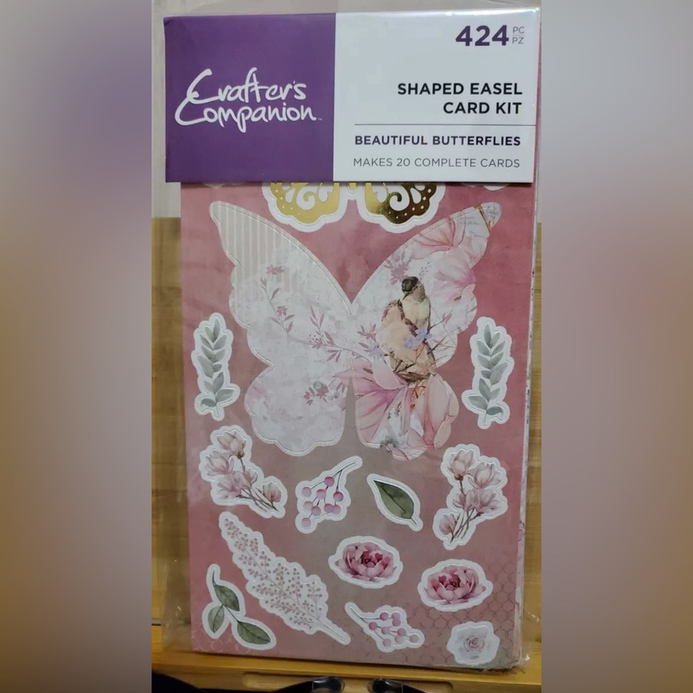 Crafters companion shaped easel card kit - 
Beautiful Butterflies ￼